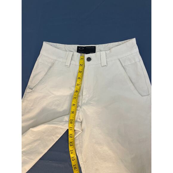 Oakley Men’s Bone Colored Khaki Shorts Size 28W 11" inseam Pre-owned - Picture 7 of 10